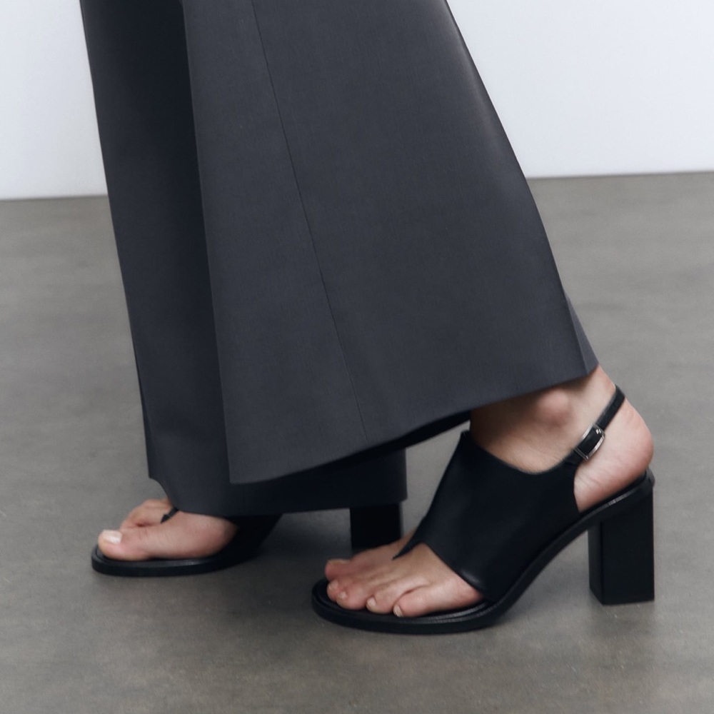 BLOCK HEEL LEATHER SANDALS